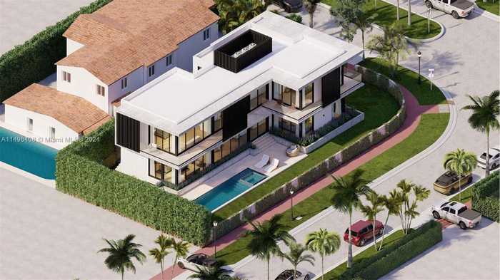 photo 2: 107 W Rivo Alto Dr, Miami Beach FL 33139