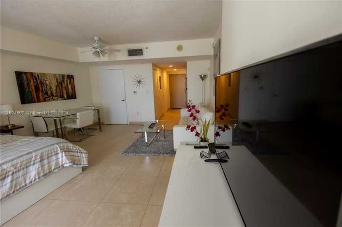 photo 2: 1750 N BAYSHORE DR Unit 1908, Miami FL 33132