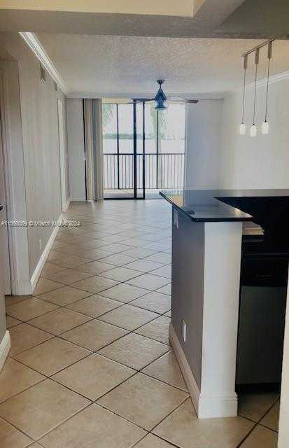 photo 3: 110 Lake Emerald Dr Unit 203, Oakland Park FL 33309