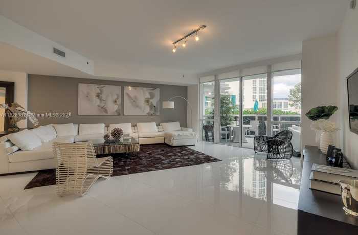 photo 2: 15811 Collins Ave Unit 403, Sunny Isles Beach FL 33160