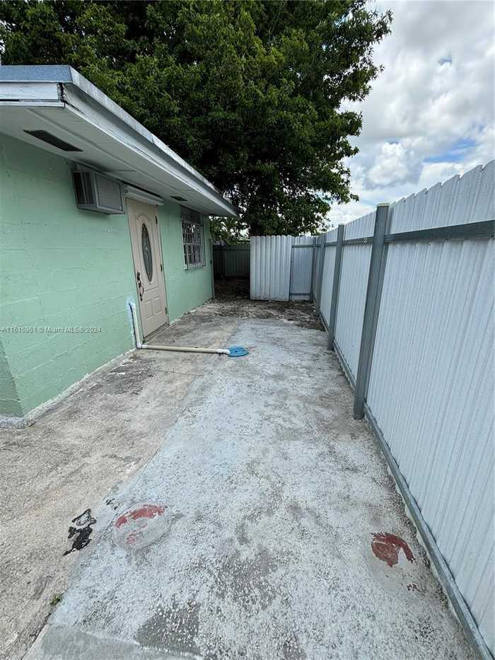 photo 32: 4531 NW 185th St, Miami Gardens FL 33055