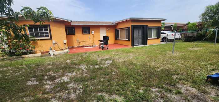 photo 2: 19310 NW 50th Ave, Miami Gardens FL 33055