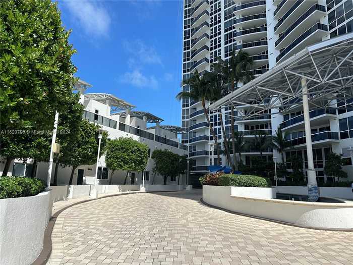 photo 2: 400 Alton Rd Unit 1509, Miami Beach FL 33139