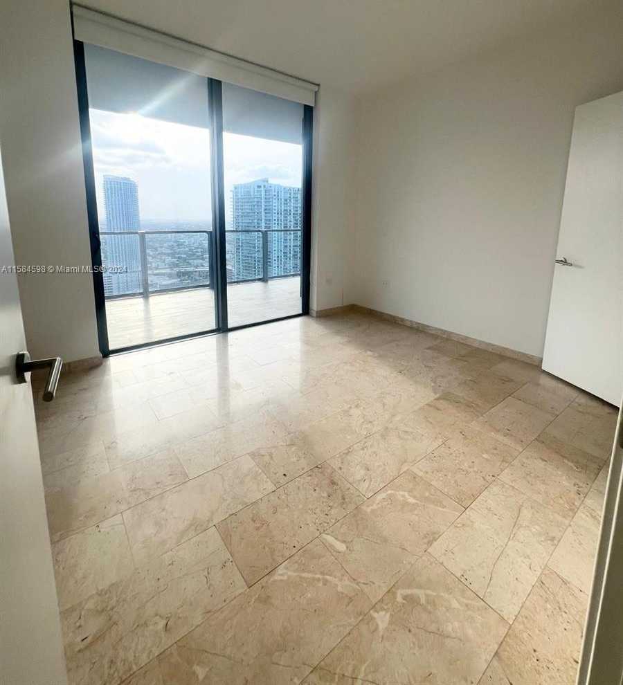 photo 3: 68 SE 6th St Unit 3810, Miami FL 33131