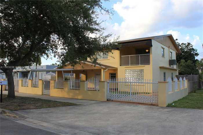 photo 1: 971 E 18th St, Hialeah FL 33013