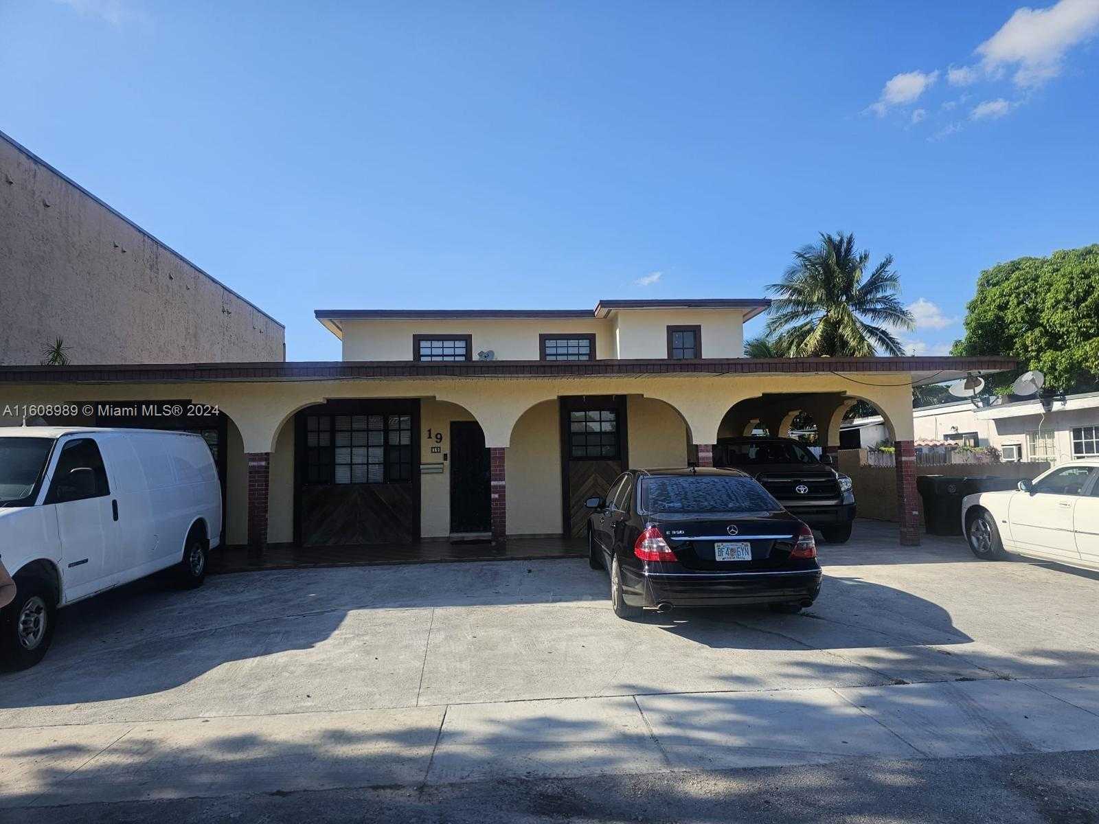 photo 1: 19 E 45th St, Hialeah FL 33013