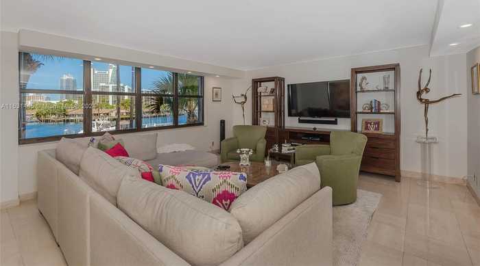 photo 2: 300 Three Islands Blvd Unit 801, Hallandale Beach FL 33009