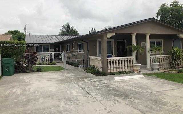 photo 1: 7035 SW 21st St, Miami FL 33155