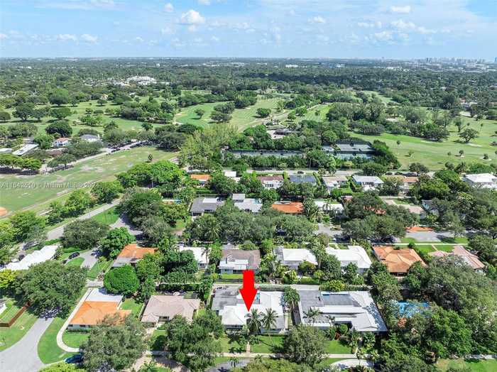 photo 2: 841 NE 98th St, Miami Shores FL 33138