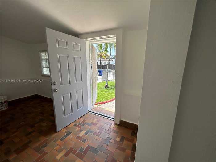 photo 17: 15 NE 70th St, Miami FL 33138