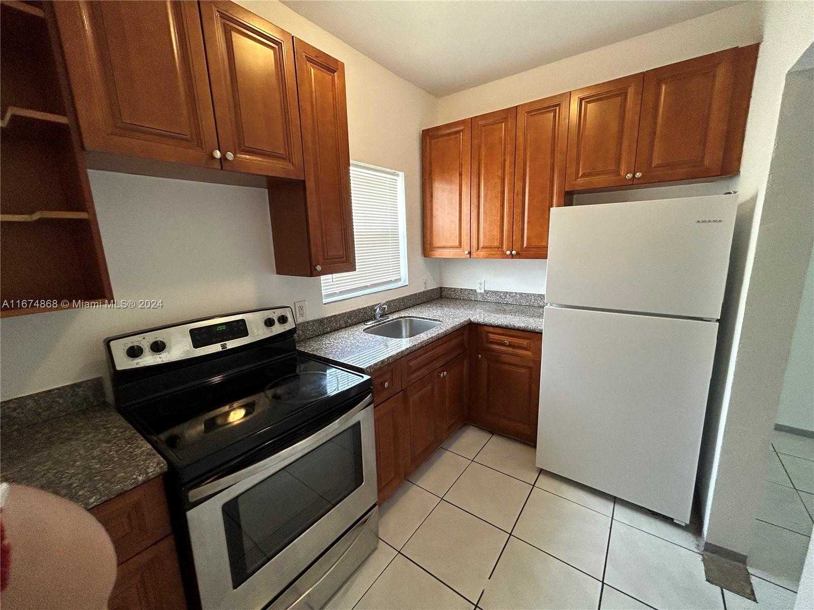 photo 2: 15 NE 70th St, Miami FL 33138