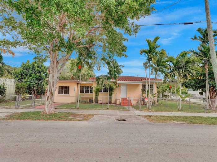 photo 1: 1121 SW 36th Ave, Miami FL 33135