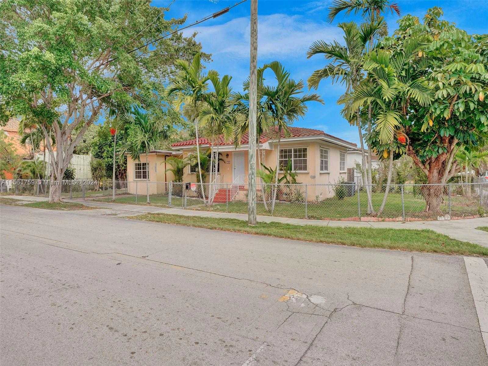 photo 2: 1121 SW 36th Ave, Miami FL 33135