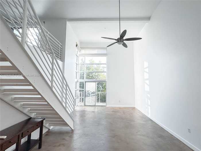 photo 2: 7744 Collins Ave Unit 19, Miami Beach FL 33141