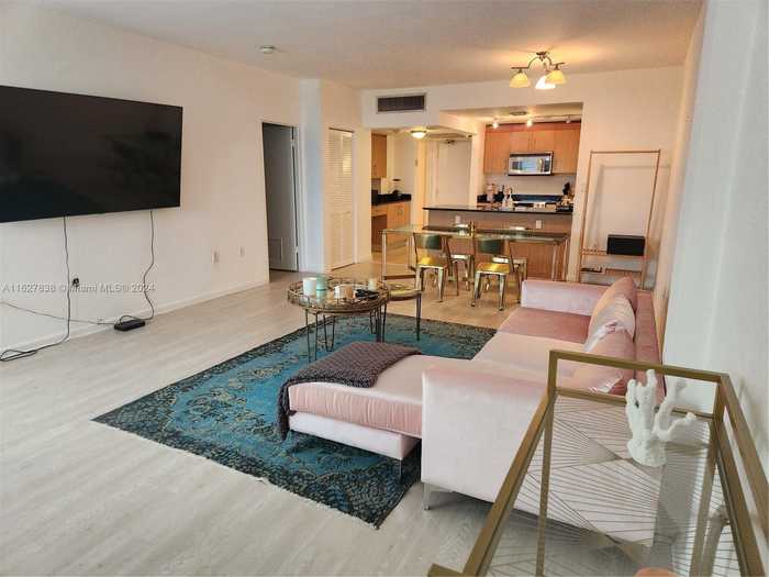 photo 2: 10275 Collins Ave Unit 1528, Bal Harbour FL 33154