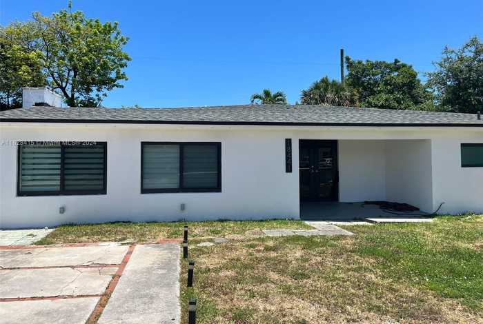 photo 1: 18441 NE 21st Ave, North Miami Beach FL 33179