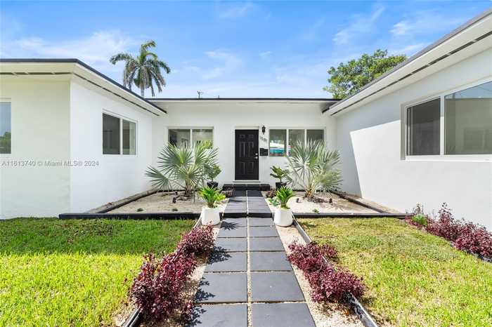 photo 2: 1581 Normandy Dr, Miami Beach FL 33141