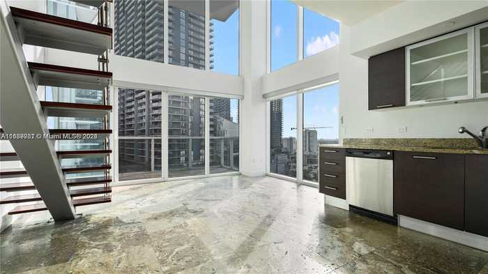 photo 1: 41 SE 5th St Unit 1016, Miami FL 33131