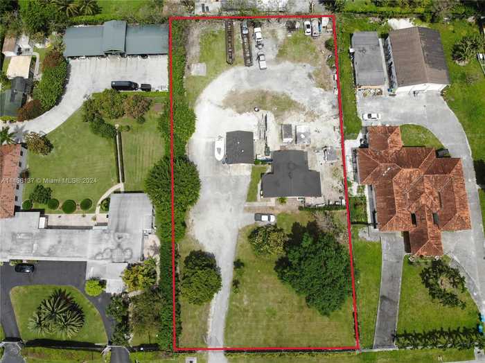 photo 1: 12271 SW 46th St, Miami FL 33175