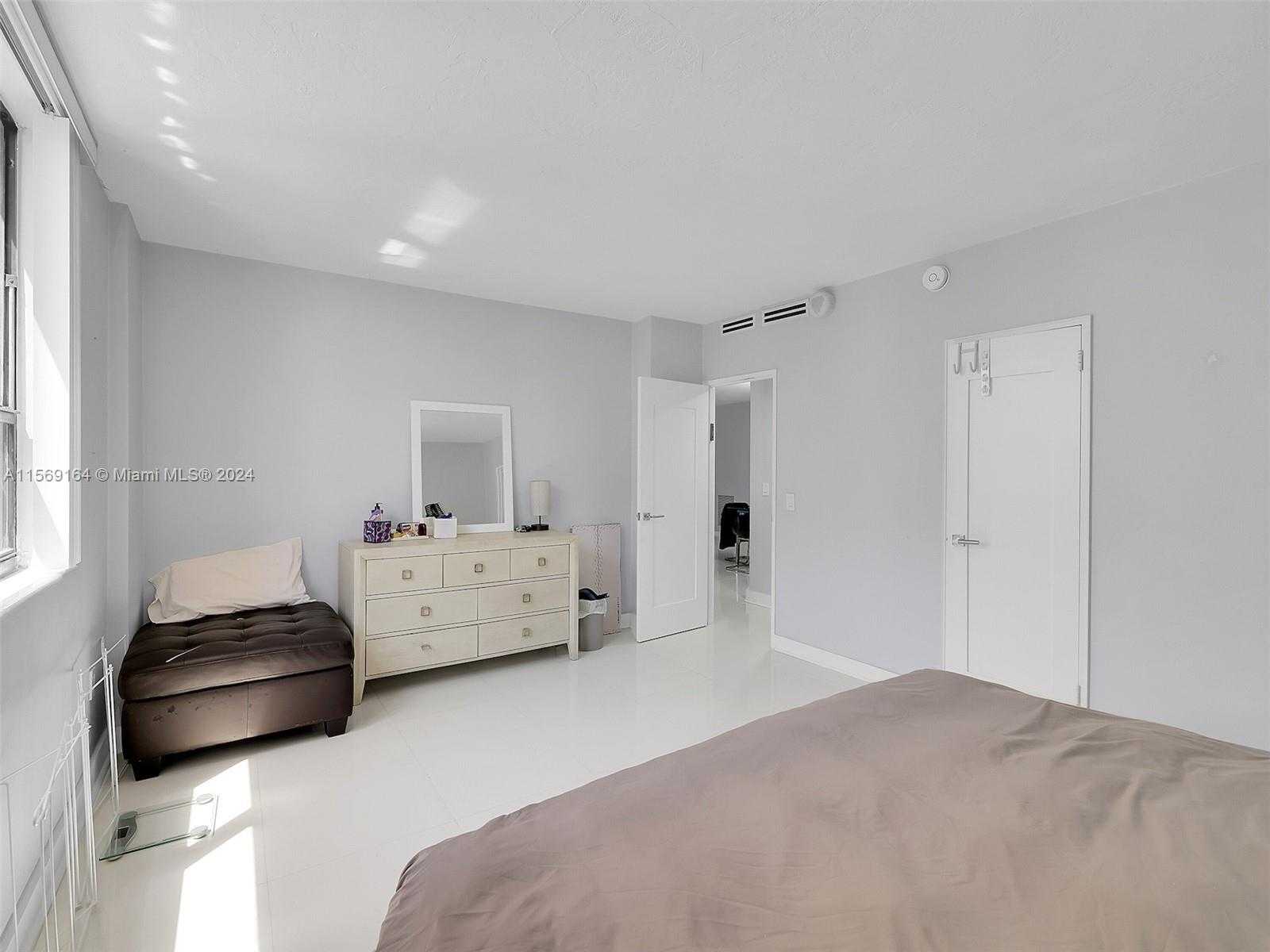 photo 3: 10185 Collins Ave Unit 1409, Bal Harbour FL 33154