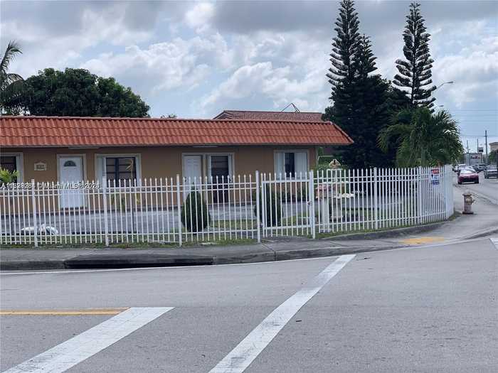 photo 1: 641 E 9th St, Hialeah FL 33010