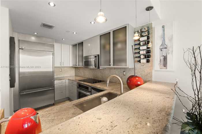 photo 2: 540 West Avenue Unit 911, Miami Beach FL 33139