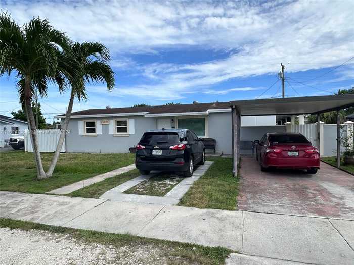 photo 1: 10420 SW 149th Ter, Miami FL 33176