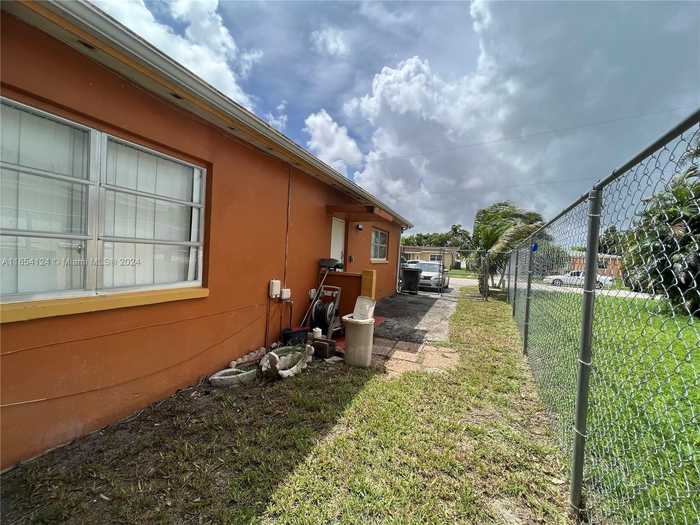 photo 29: 3970 NW 45th Ave, Lauderdale Lakes FL 33319