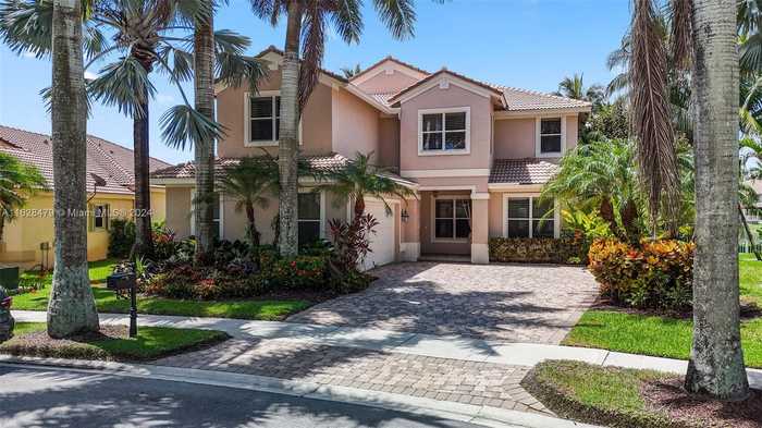 photo 1: 1791 Harbor View Cir, Weston FL 33327