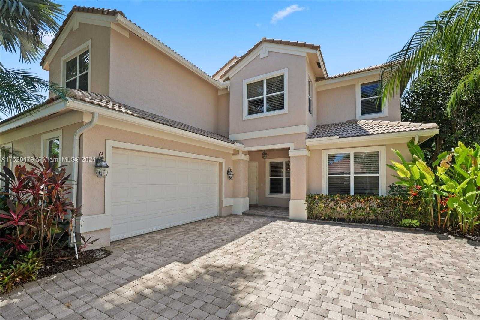 photo 2: 1791 Harbor View Cir, Weston FL 33327