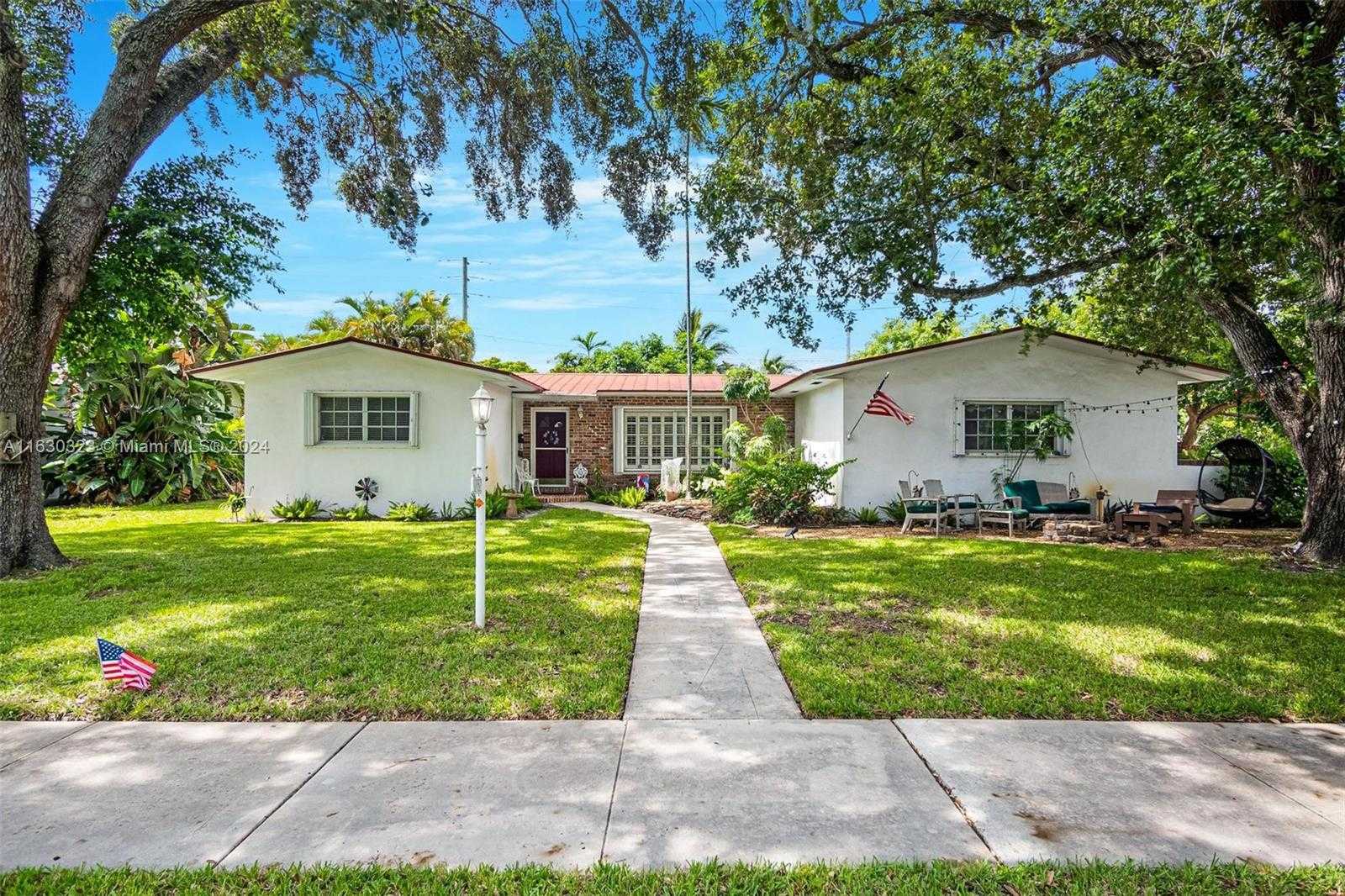 photo 1: 1282 Ibis Ave, Miami Springs FL 33166