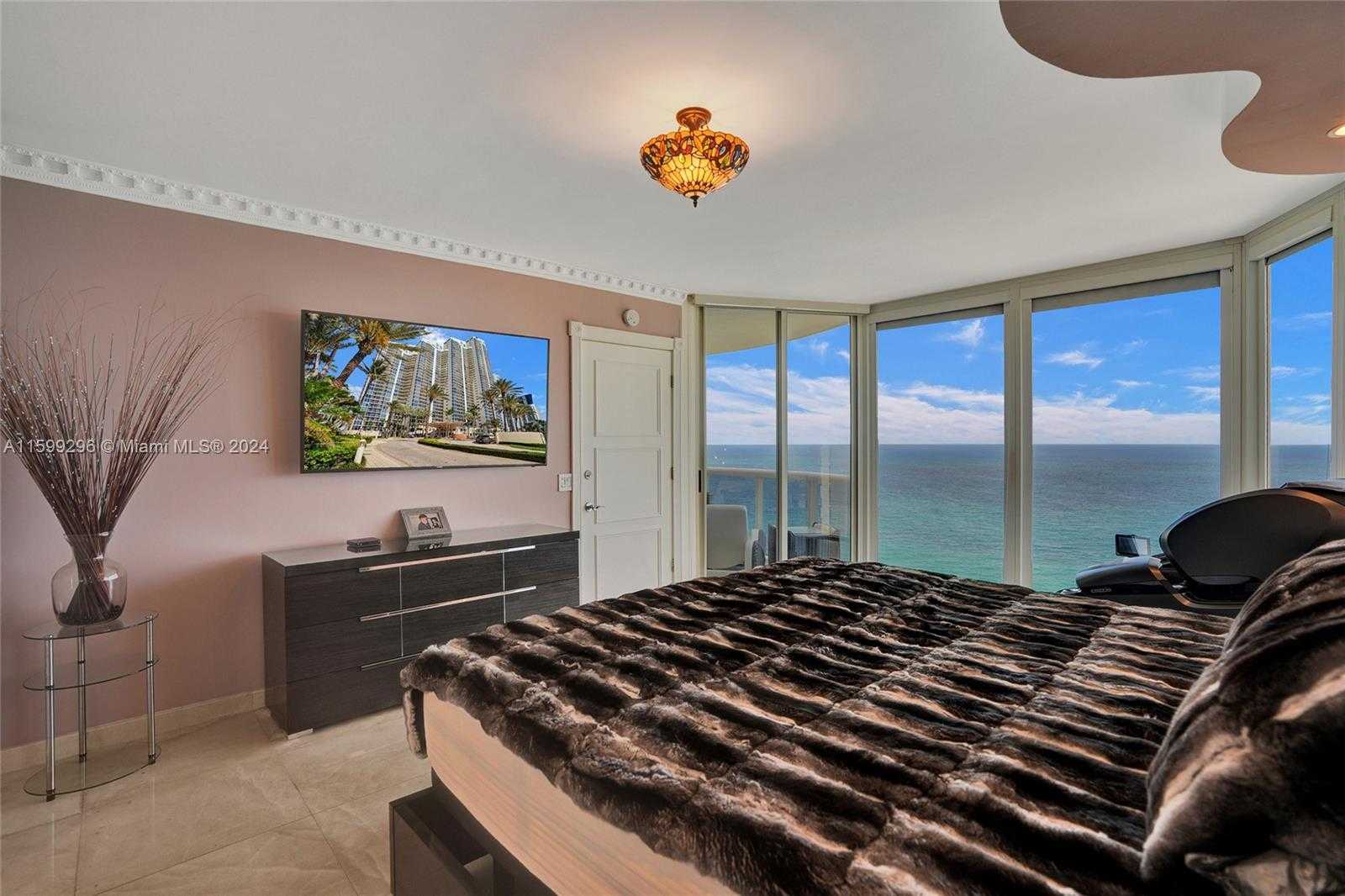 photo 3: 17555 Collins Ave Unit 2703, Sunny Isles Beach FL 33160