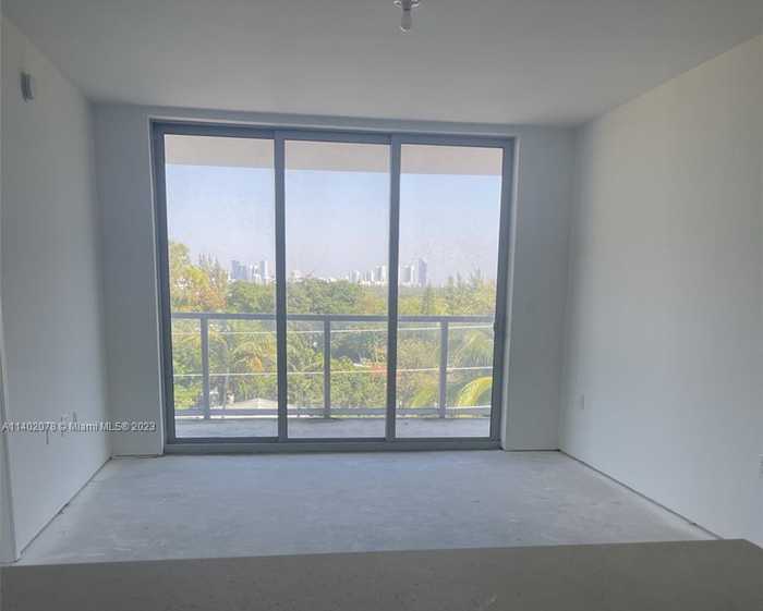 photo 1: 13800 Highland Dr Unit 507, North Miami Beach FL 33181