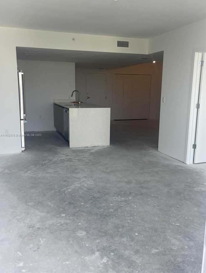 photo 2: 13800 Highland Dr Unit 507, North Miami Beach FL 33181