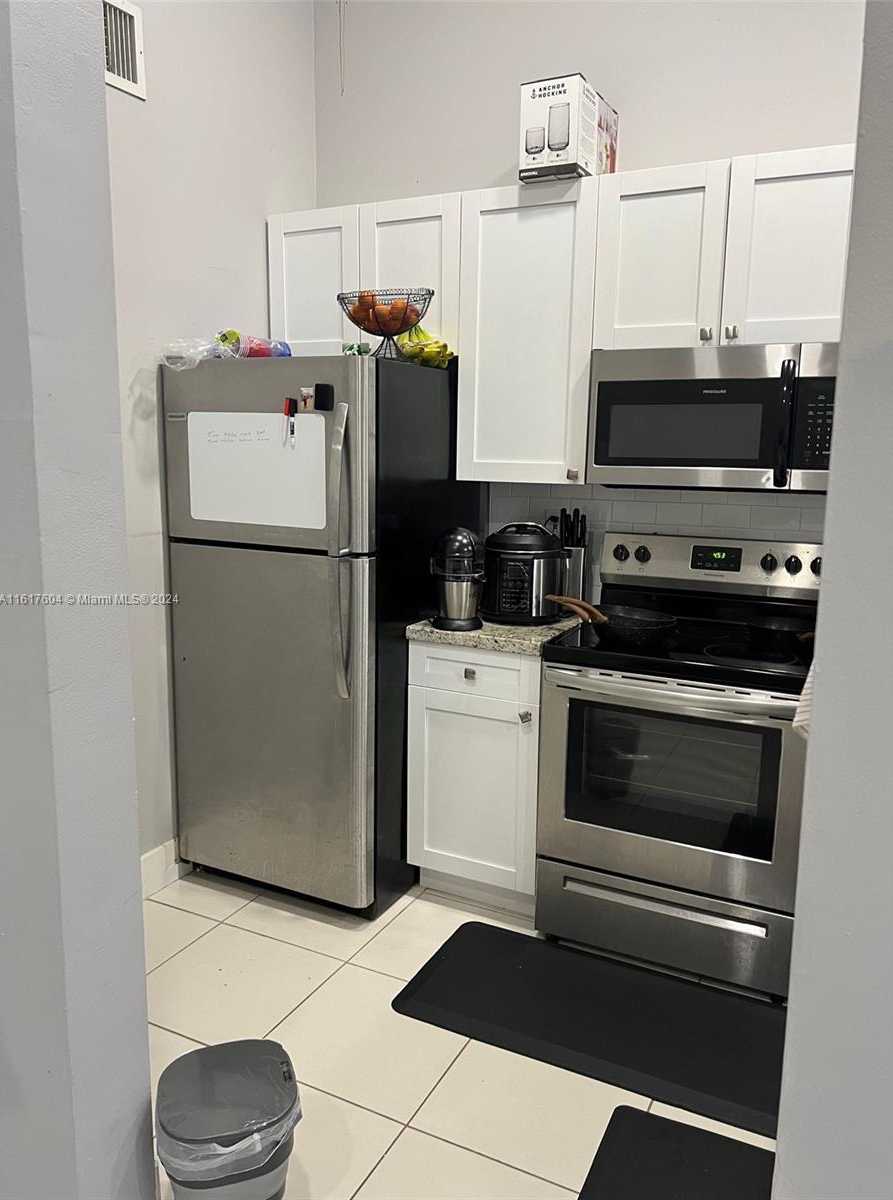 photo 3: 14010 SW 91st Ter Unit 14010, Miami FL 33186