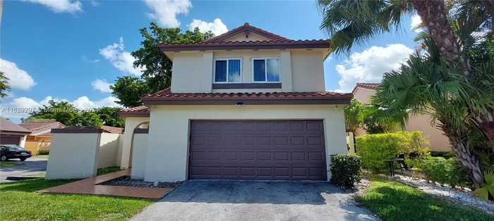 photo 1: 6236 NW 176th Ter, Hialeah FL 33015