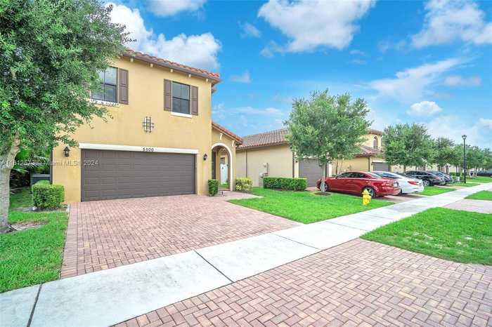 photo 2: 5500 NW 48th Ln, Tamarac FL 33319