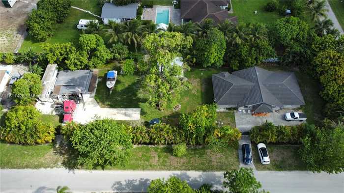 photo 1: 18180 SW 176th St, Miami FL 33187