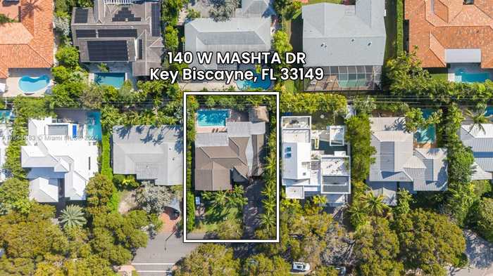 photo 1: 140 W Mashta Dr, Key Biscayne FL 33149