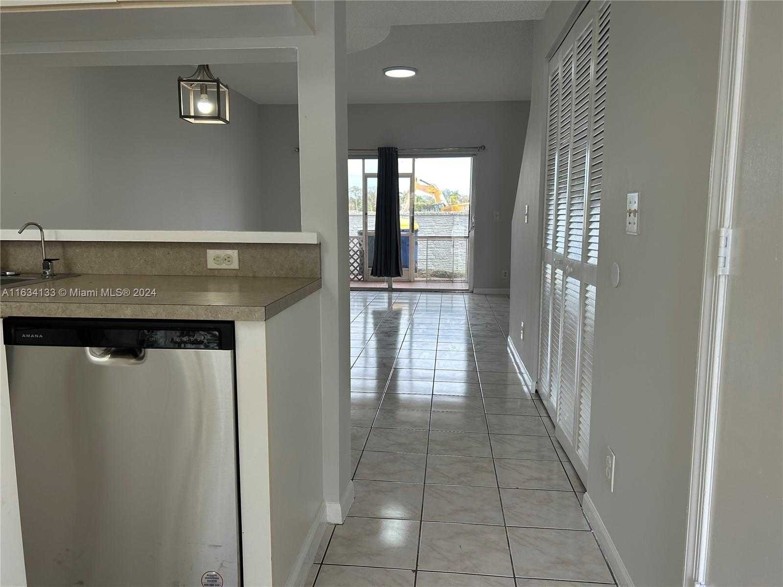 photo 3: 4990 SW 31st Ter Unit 390, Dania Beach FL 33312