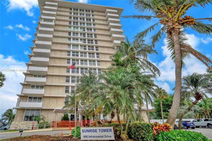 photo 1: 888 Intracoastal Dr Unit 3A, Fort Lauderdale FL 33304