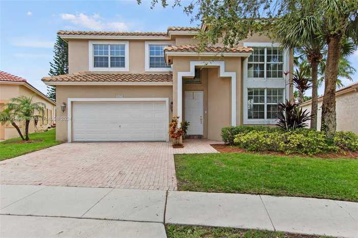 photo 2: 16710 NW 12th St, Pembroke Pines FL 33028