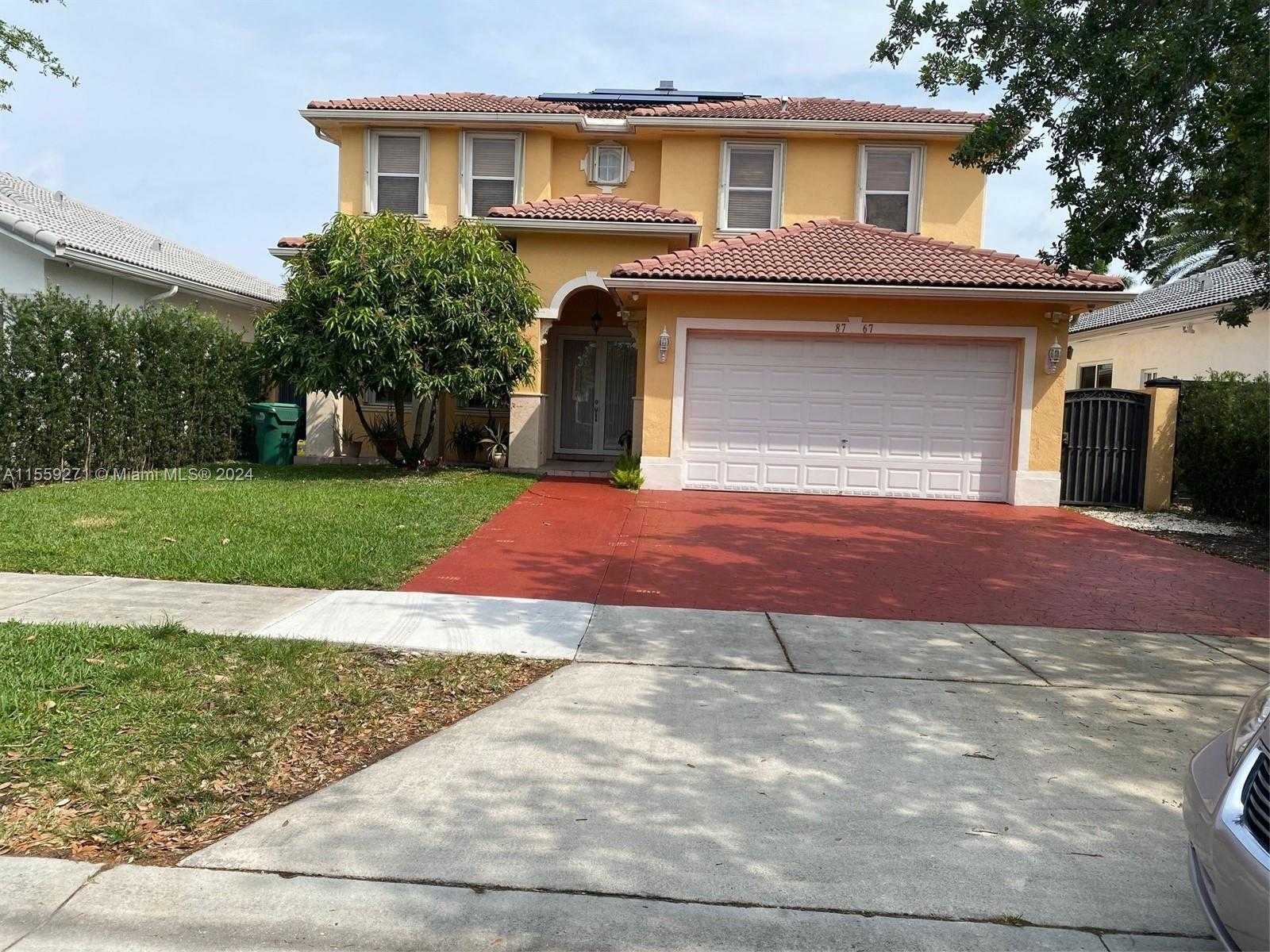 photo 1: 8767 NW 139th Ter, Miami Lakes FL 33018