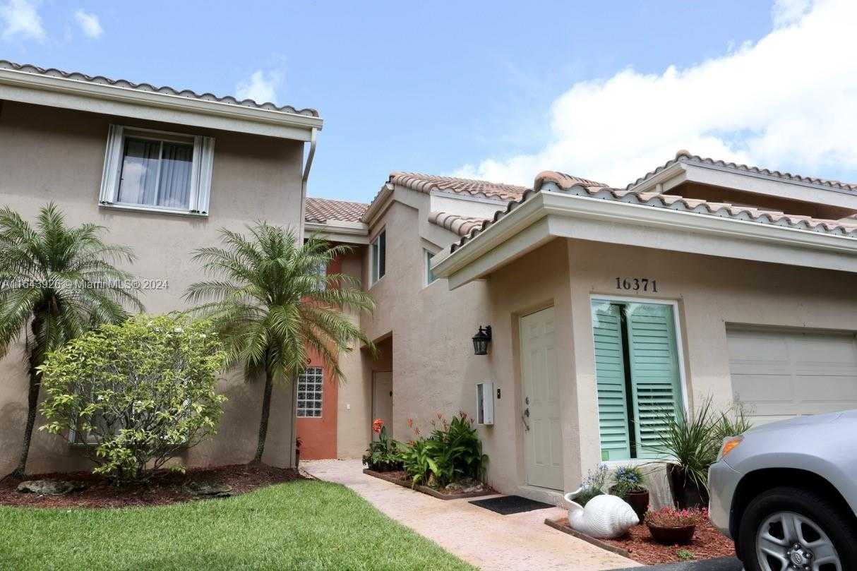 photo 1: 16369 Malibu Dr Unit 53, Weston FL 33326