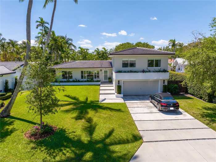 photo 1: 1226 NE 100th St, Miami Shores FL 33138