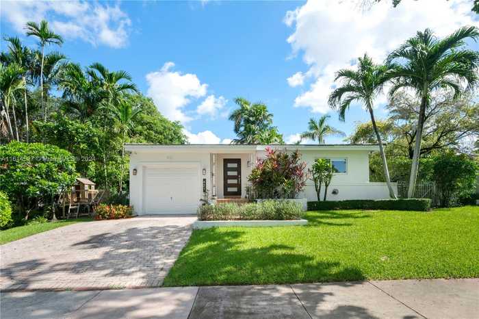 photo 1: 421 Savona Ave, Coral Gables FL 33146