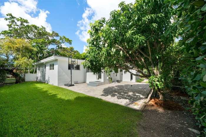 photo 2: 421 Savona Ave, Coral Gables FL 33146