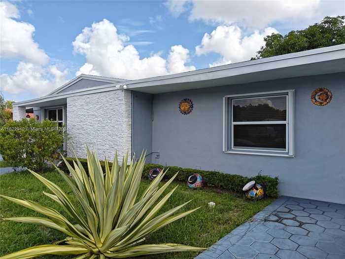 photo 1: 1260 W 62nd St, Hialeah FL 33012