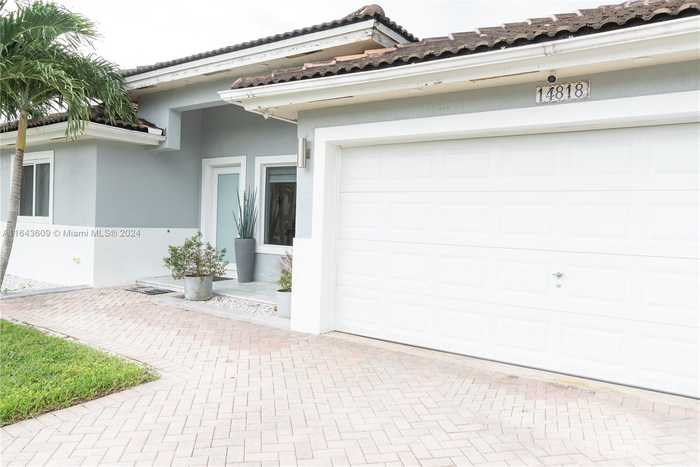 photo 2: 14818 SW 180th Ter, Miami FL 33187