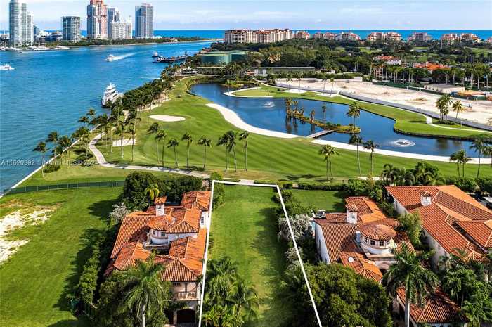 photo 1: 6911 VALENCIA DR, Fisher Island FL 33109